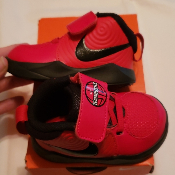 Toddler's Nike Sneakers - Picture 6 of 11